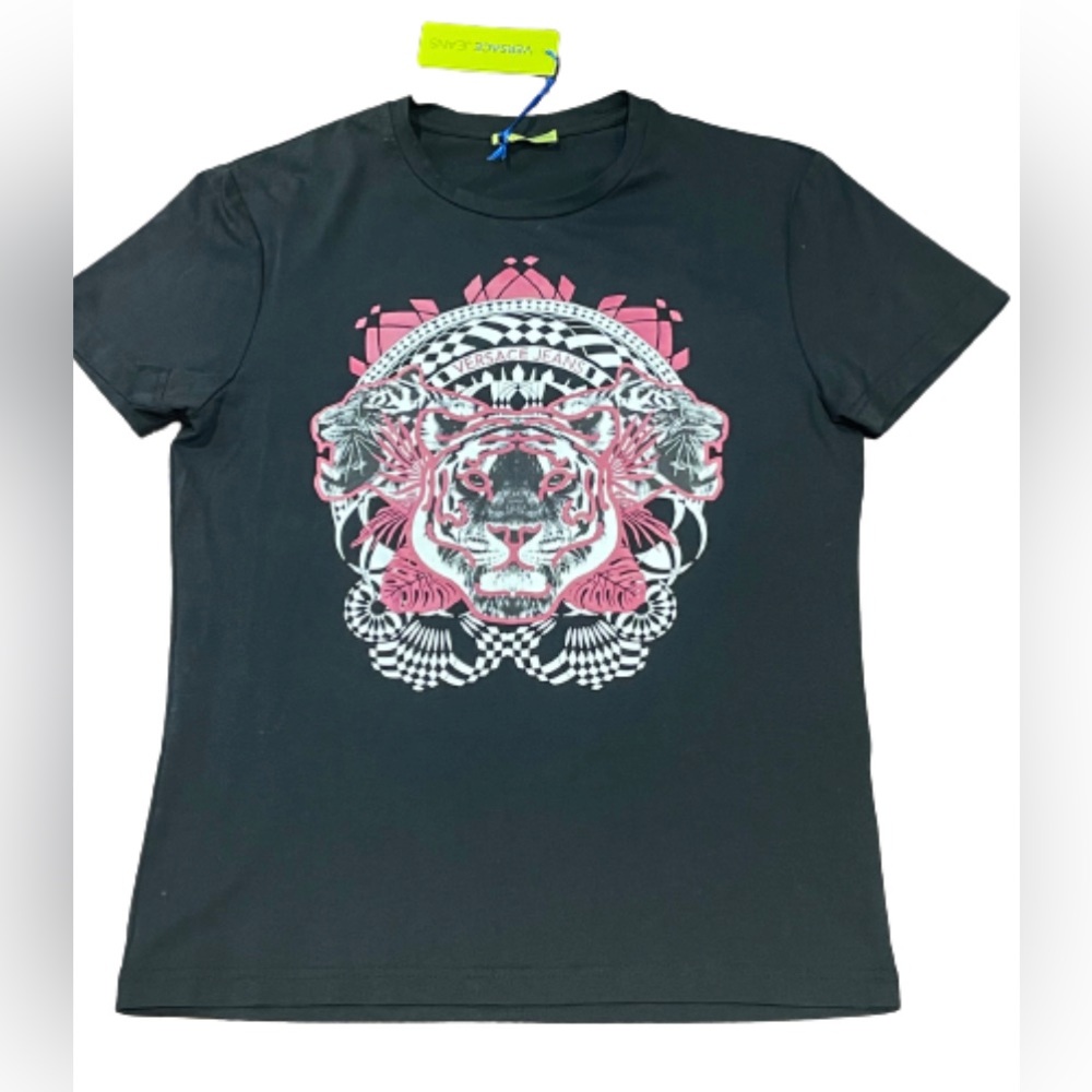👚NWT Versace Jeans VJC Black with Pink Lion Logo Graphic Tee T-Shirt M